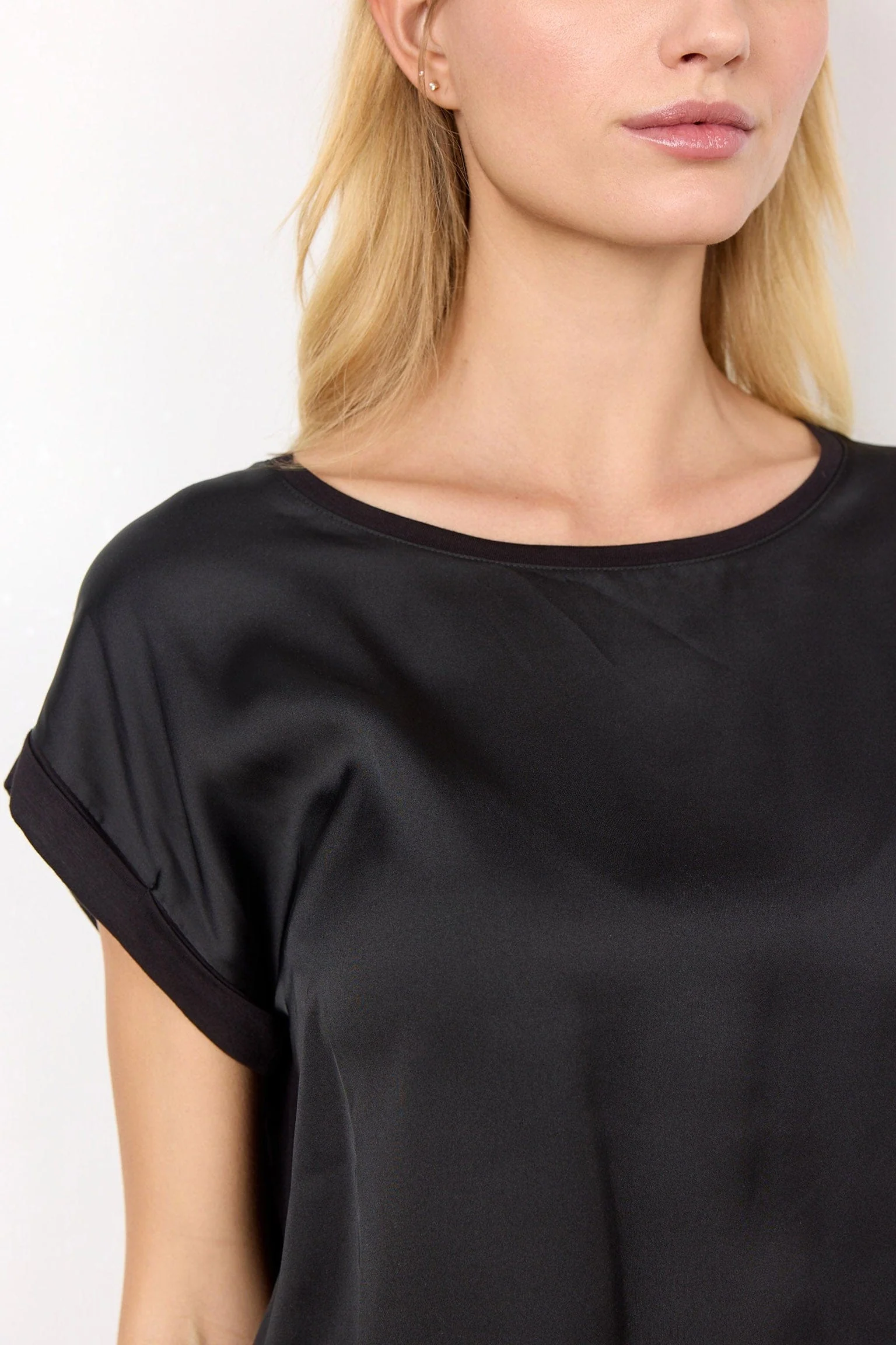 Thilde T-Shirt - Black - Image 3