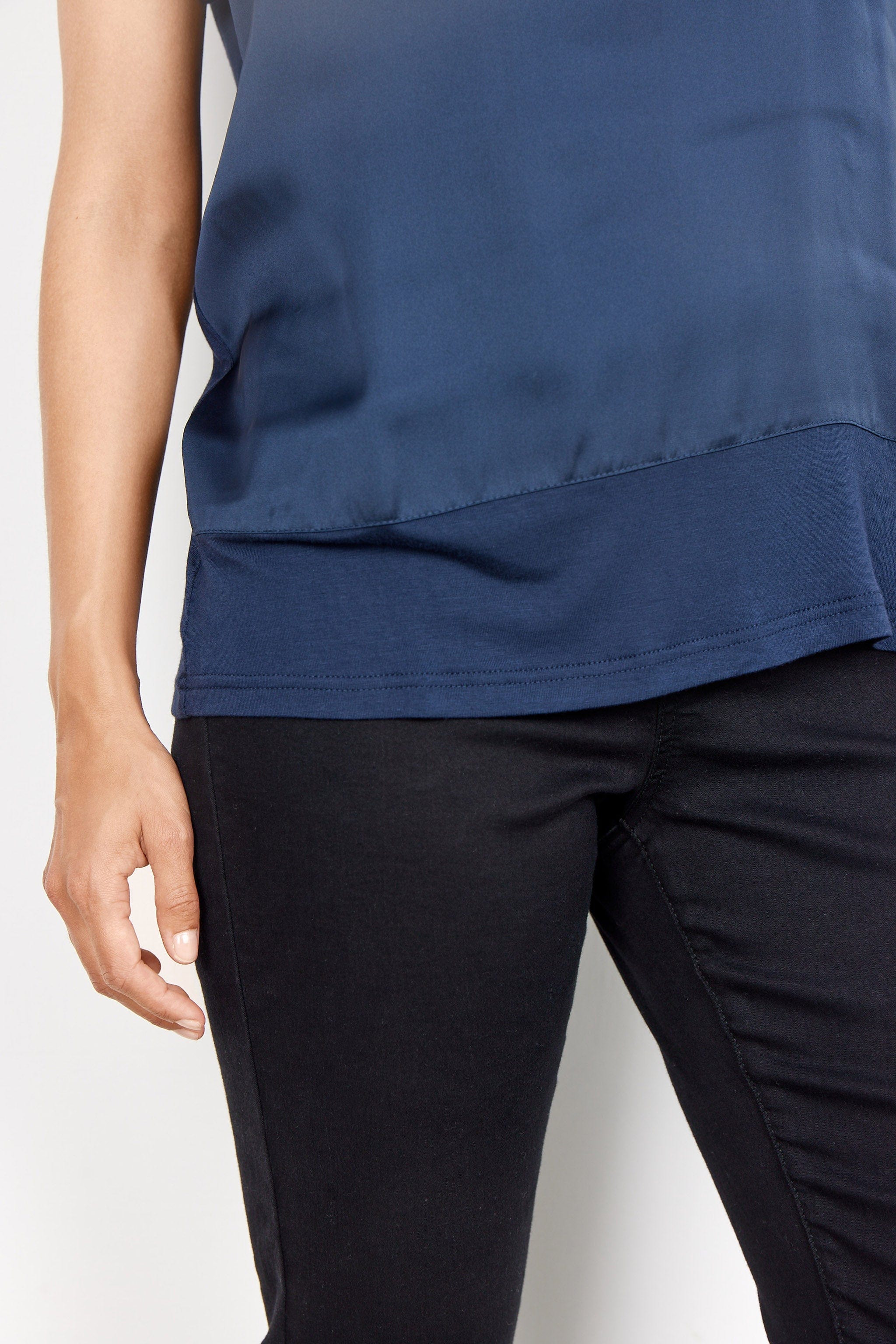 Thilde T-Shirt - Navy - Image 5