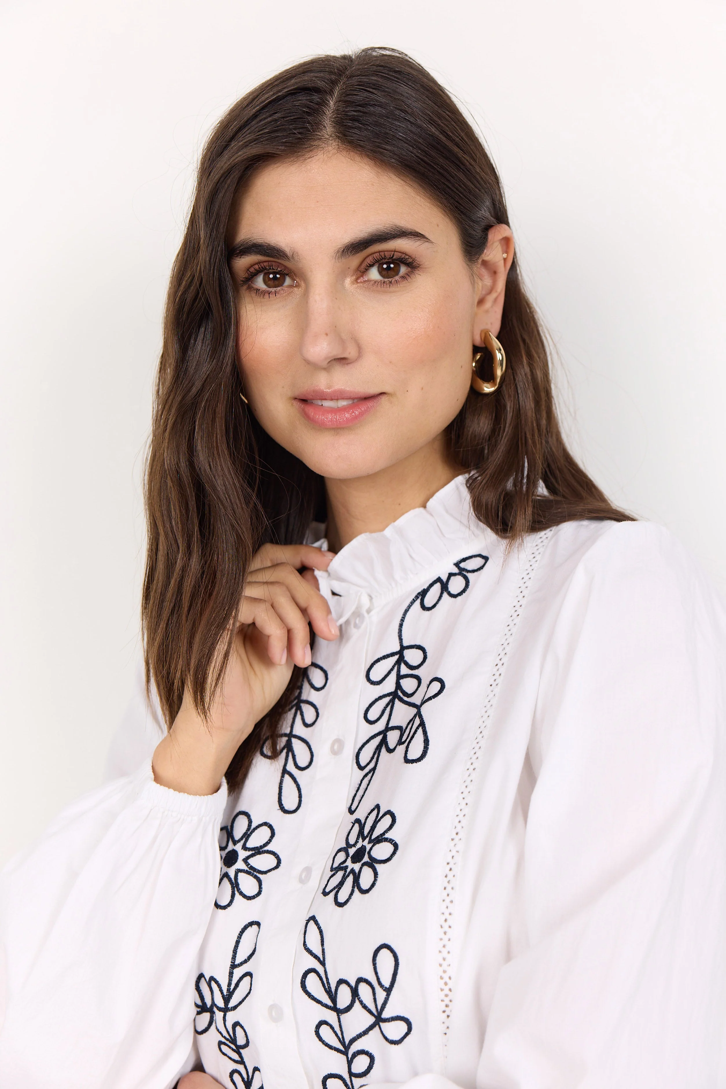 Vinca Embroidered Shirt - White/Black - Image 6